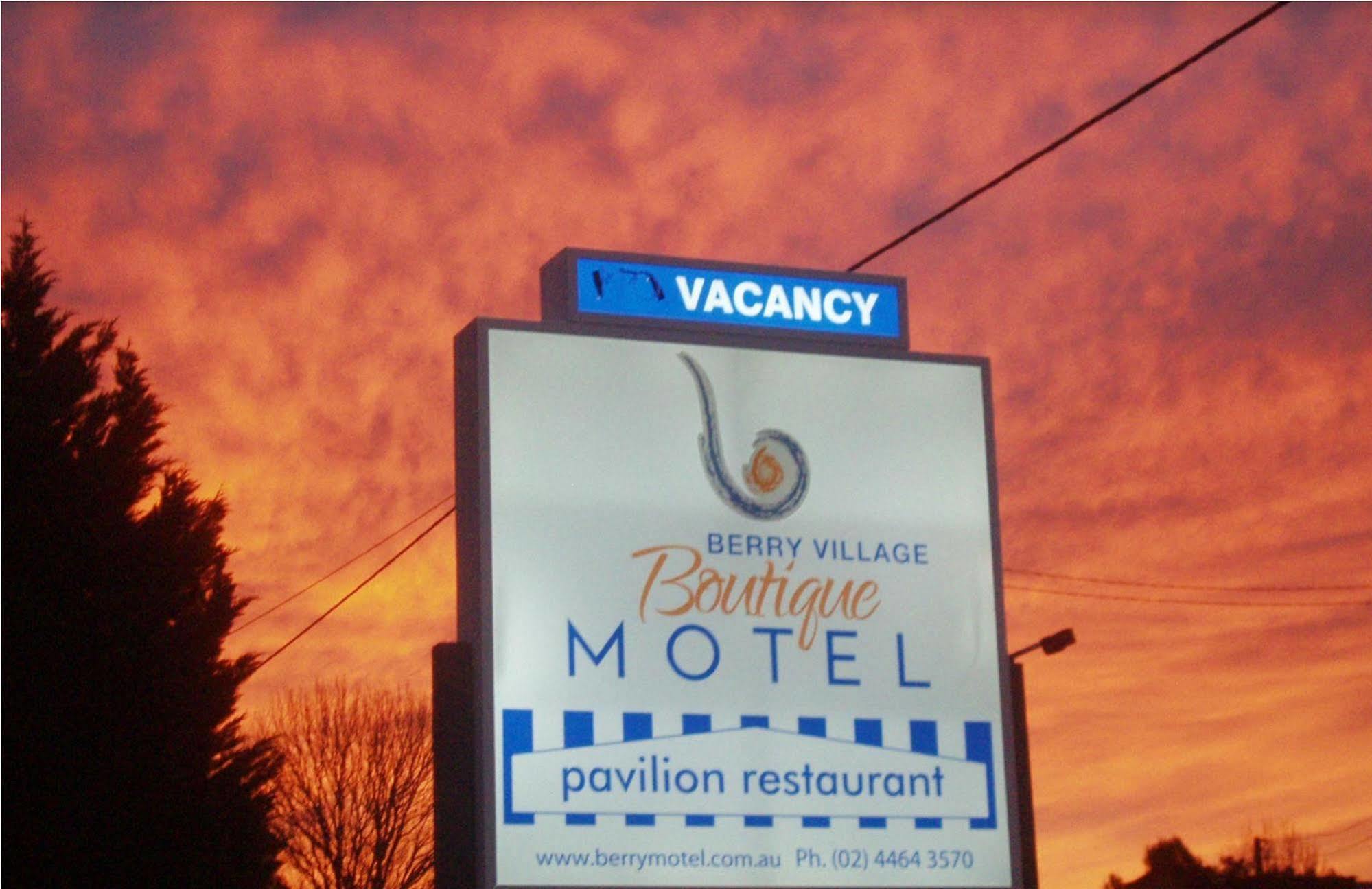 Berry Village Boutique Motel Buitenkant foto